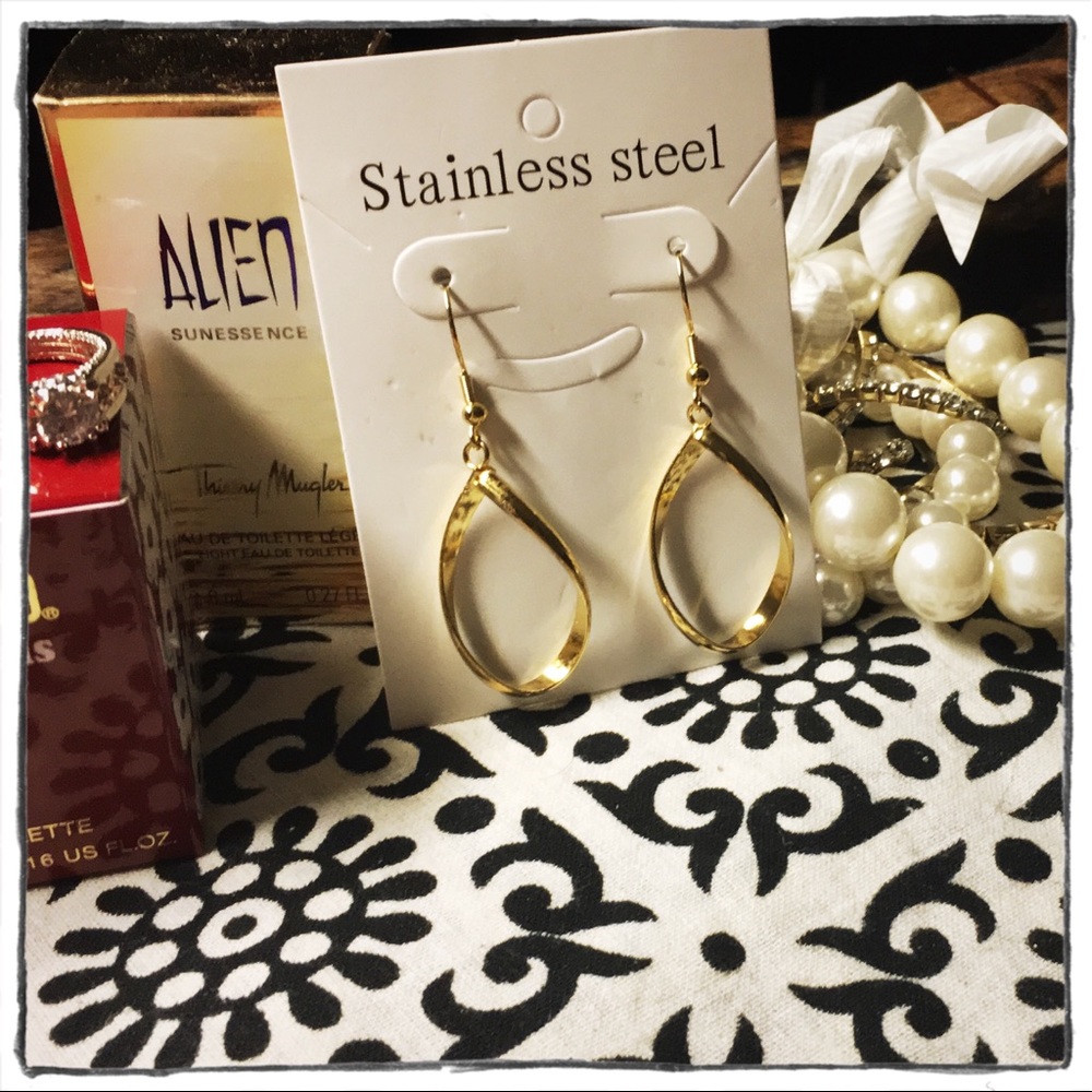 ✨*NWT*✨-Gold-tone Stainless Steel Dangle Earrings